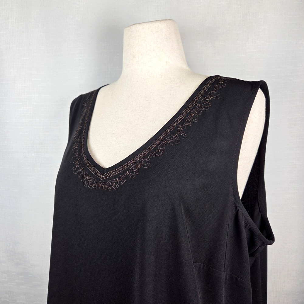 Norton McNaughton Woman Black Sleeveless V Neck‎ Embroidered Top Women's Size 2X